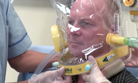 StarMed CaStar Hood for CPAP therapy fitting and removal guide