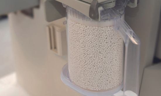 Fitting the IS Can™ disposable CO₂ absorber 