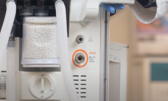 Fitting the AbCan™ pre-filled disposble CO₂  absorber